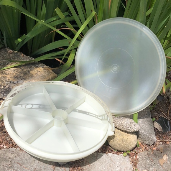 Vintage “Party Susan” Tupperware Divided Tray-Lid & Removable Handle-12in - Picture 3 of 13